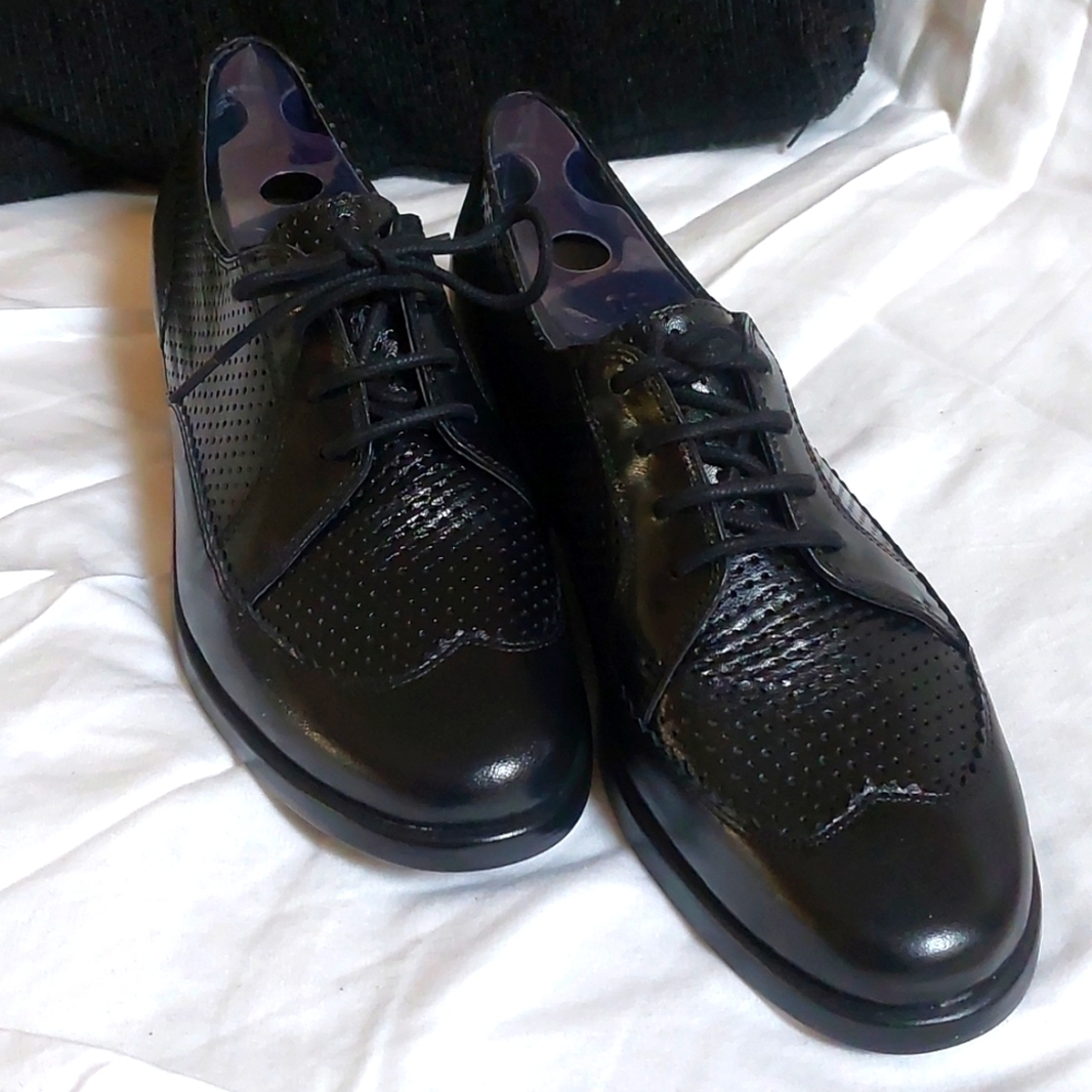 Aerosoles lace up black leather, 11M